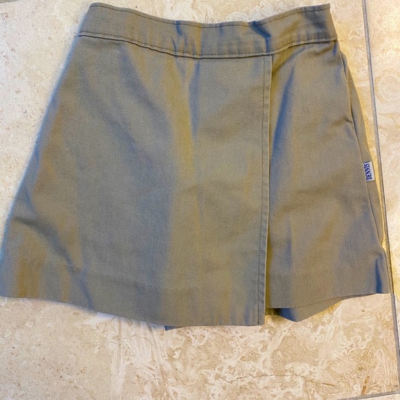 Bundle of Primrose girls 4-5T uniforms - Picture 7 of 10